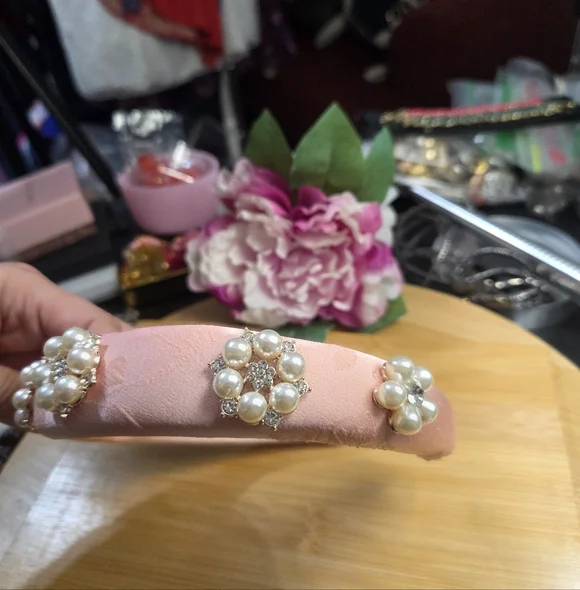 Handcrafted Elegant Pink Pearl Embellished Headband - Picture 4 of 4